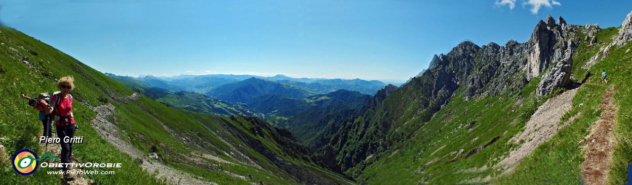 19 Panoramica sulla Valle del Riso, qui sentiero franato per slavine.jpg